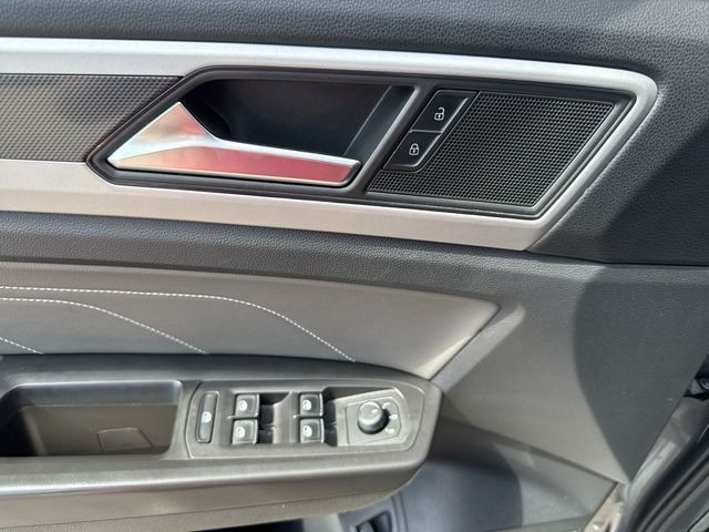 Volkswagen Atlas Vehicle Full-screen Gallery Image 27