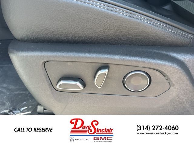 GMC Sierra 3500HD Vehicle Full-screen Gallery Image 12