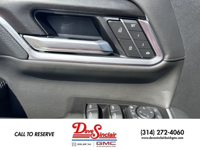 GMC Sierra 3500HD Vehicle Full-screen Gallery Image 13
