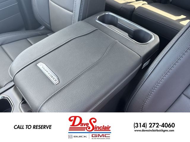 GMC Sierra 3500HD Vehicle Full-screen Gallery Image 21