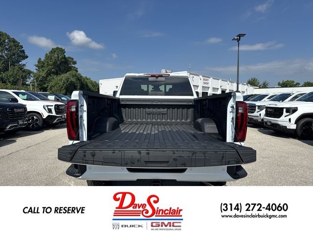 GMC Sierra 3500HD Vehicle Full-screen Gallery Image 23