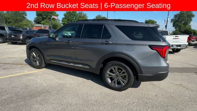 Ford Explorer Vehicle Full-screen Gallery Image 07