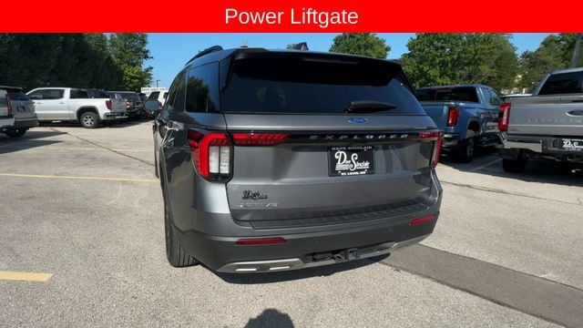 Ford Explorer Vehicle Full-screen Gallery Image 09