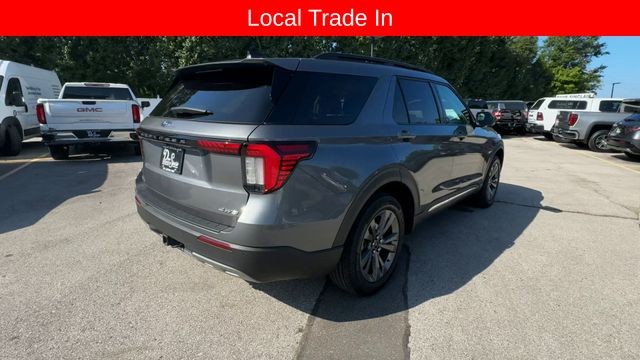 Ford Explorer Vehicle Full-screen Gallery Image 10