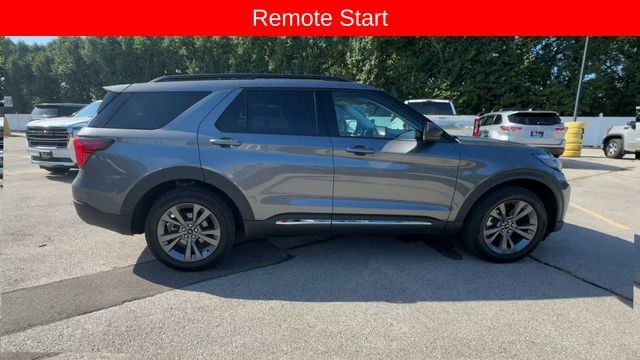 Ford Explorer Vehicle Full-screen Gallery Image 11
