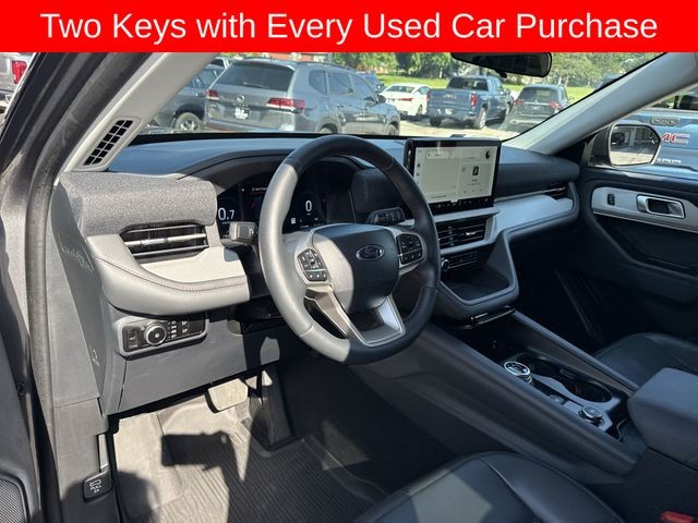 Ford Explorer Vehicle Full-screen Gallery Image 13
