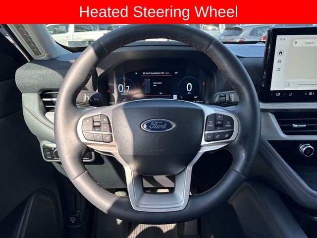 Ford Explorer Vehicle Full-screen Gallery Image 14
