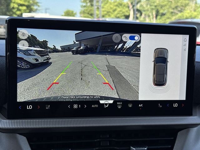 Ford Explorer Vehicle Full-screen Gallery Image 19