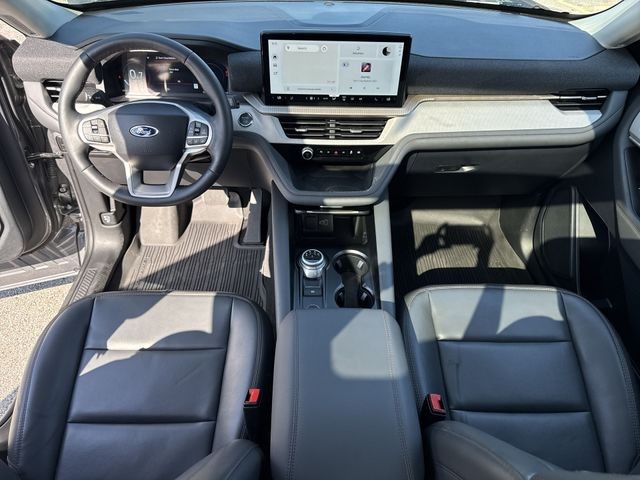 Ford Explorer Vehicle Full-screen Gallery Image 25