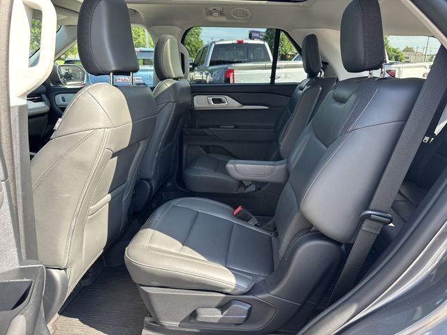 Ford Explorer Vehicle Full-screen Gallery Image 29