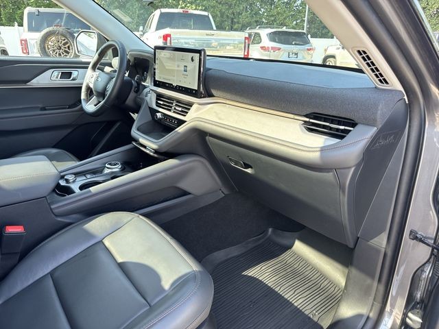 Ford Explorer Vehicle Full-screen Gallery Image 33