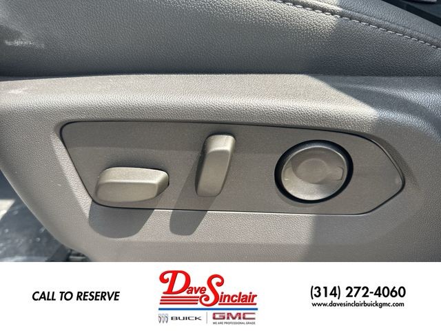 GMC Sierra 1500 Vehicle Full-screen Gallery Image 12
