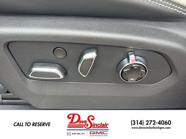 GMC Sierra 1500 Vehicle Full-screen Gallery Image 12