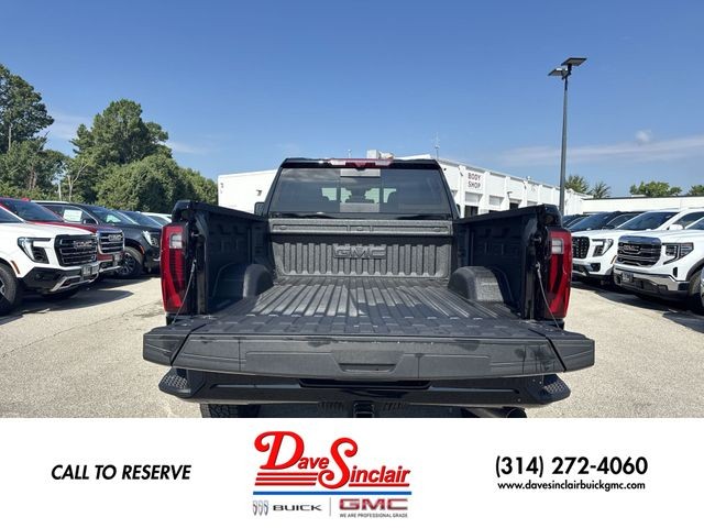 GMC Sierra 2500HD Vehicle Full-screen Gallery Image 24