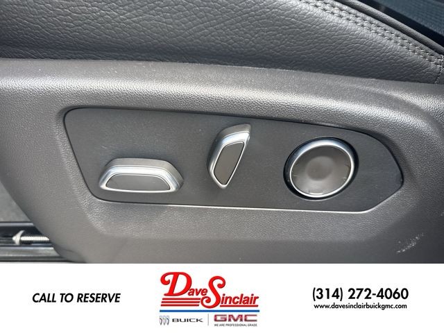 GMC Sierra 3500HD Vehicle Full-screen Gallery Image 12