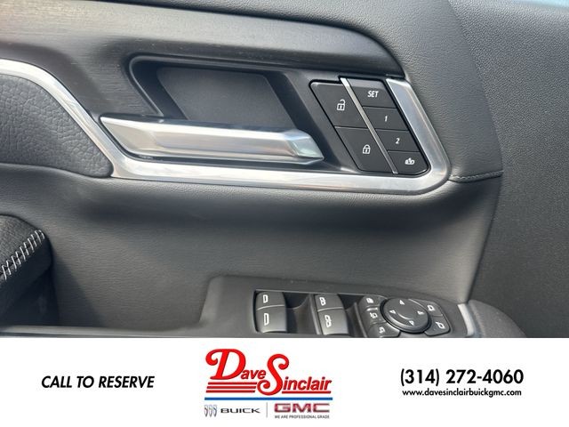 GMC Sierra 3500HD Vehicle Full-screen Gallery Image 13