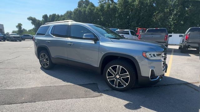GMC Acadia Vehicle Full-screen Gallery Image 02