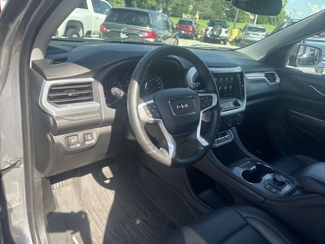 GMC Acadia Vehicle Full-screen Gallery Image 13