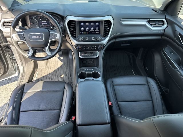 GMC Acadia Vehicle Full-screen Gallery Image 24