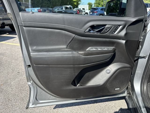 GMC Acadia Vehicle Full-screen Gallery Image 26