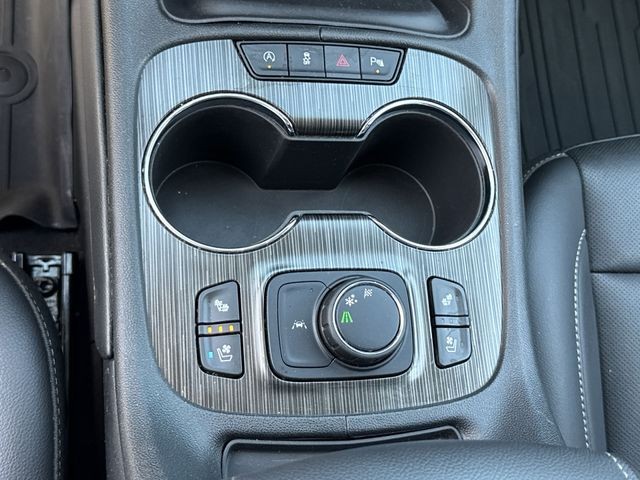 GMC Acadia Vehicle Full-screen Gallery Image 39