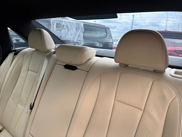 Audi A4 Vehicle Full-screen Gallery Image 09