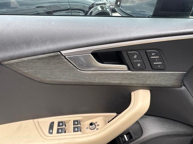 Audi A4 Vehicle Full-screen Gallery Image 11
