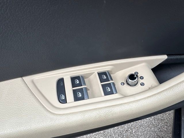 Audi A4 Vehicle Full-screen Gallery Image 13