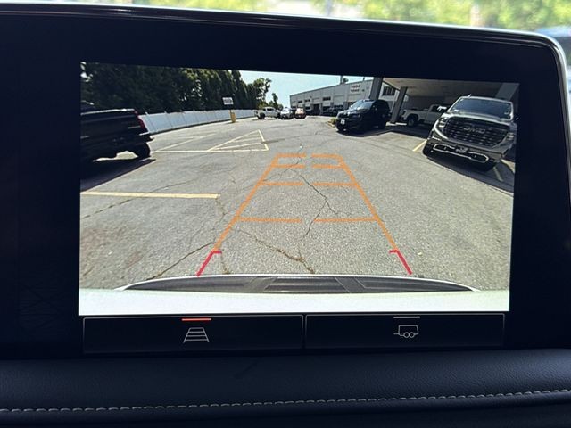 GMC Yukon Vehicle Full-screen Gallery Image 19