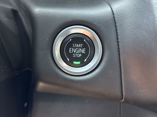GMC Yukon Vehicle Full-screen Gallery Image 21