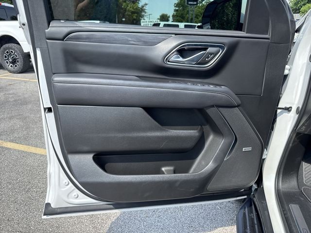 GMC Yukon Vehicle Full-screen Gallery Image 26
