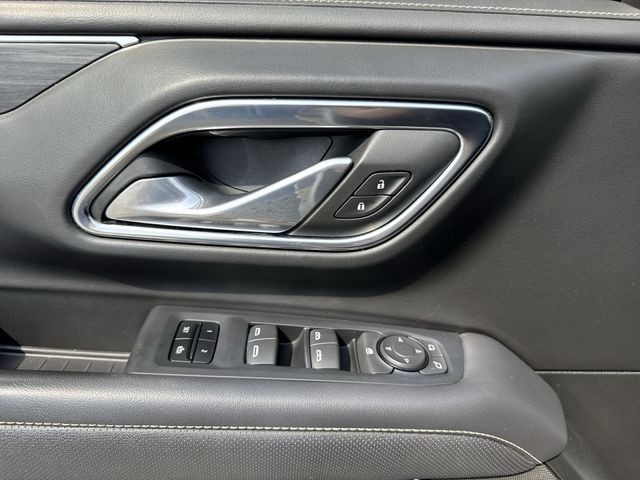 GMC Yukon Vehicle Full-screen Gallery Image 27
