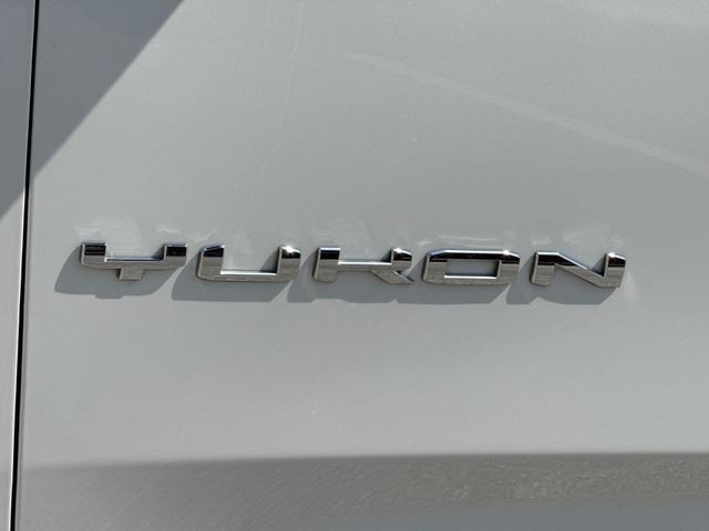GMC Yukon Vehicle Full-screen Gallery Image 36