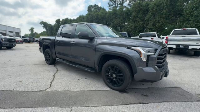Toyota Tundra 4WD Vehicle Full-screen Gallery Image 02