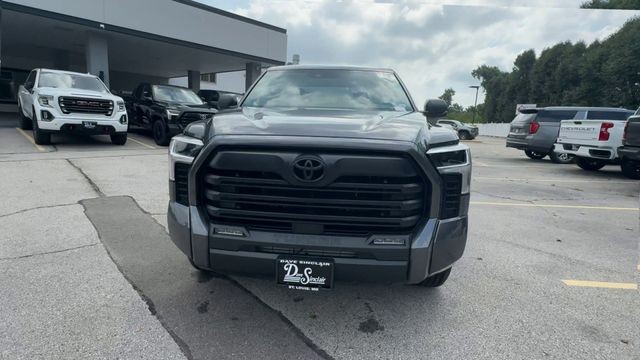Toyota Tundra 4WD Vehicle Full-screen Gallery Image 03