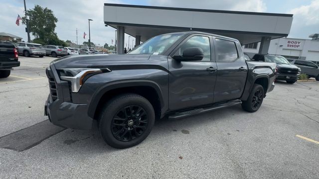 Toyota Tundra 4WD Vehicle Full-screen Gallery Image 05