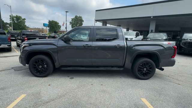 Toyota Tundra 4WD Vehicle Full-screen Gallery Image 06