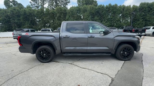 Toyota Tundra 4WD Vehicle Full-screen Gallery Image 11