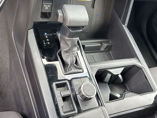 Toyota Tundra 4WD Vehicle Full-screen Gallery Image 19