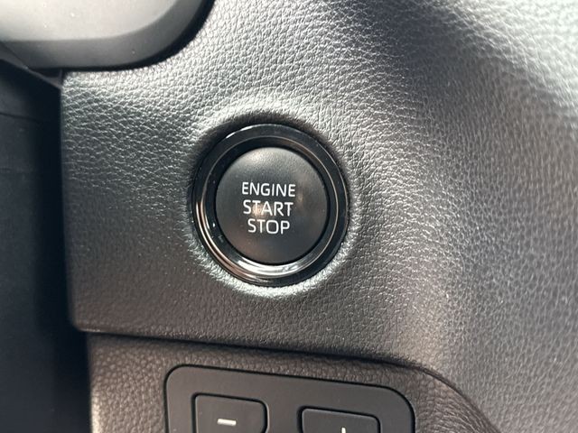 Toyota Tundra 4WD Vehicle Full-screen Gallery Image 20