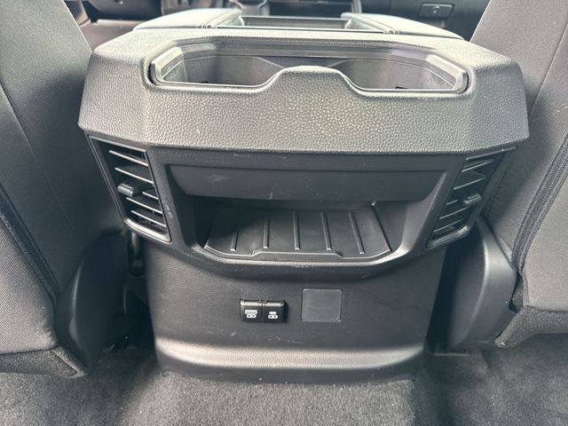 Toyota Tundra 4WD Vehicle Full-screen Gallery Image 24