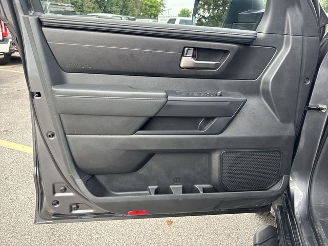 Toyota Tundra 4WD Vehicle Full-screen Gallery Image 25