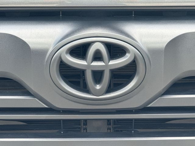 Toyota Tundra 4WD Vehicle Full-screen Gallery Image 33