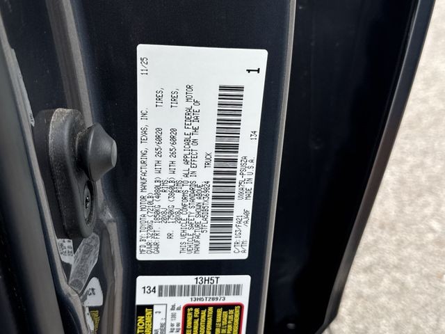 Toyota Tundra 4WD Vehicle Full-screen Gallery Image 36
