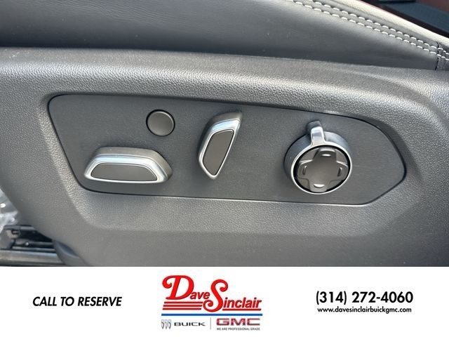 GMC Sierra 1500 Vehicle Full-screen Gallery Image 12