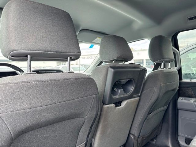 Ford F-150 Vehicle Full-screen Gallery Image 09