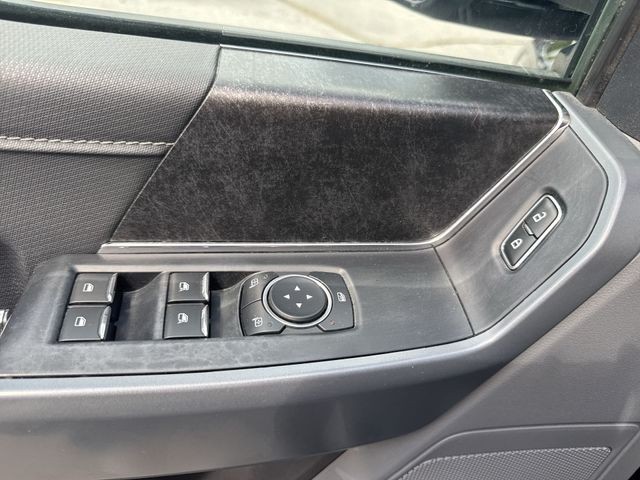 Ford F-150 Vehicle Full-screen Gallery Image 27
