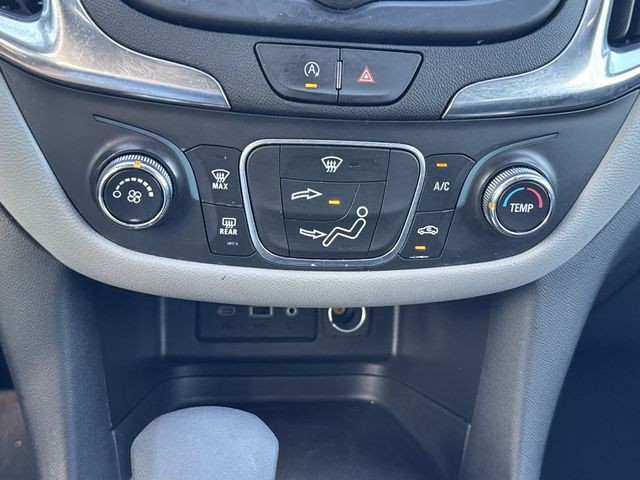 Chevrolet Equinox Vehicle Full-screen Gallery Image 17