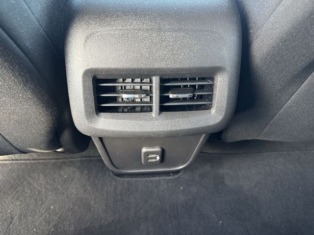 Chevrolet Equinox Vehicle Full-screen Gallery Image 20