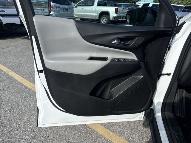 Chevrolet Equinox Vehicle Full-screen Gallery Image 21